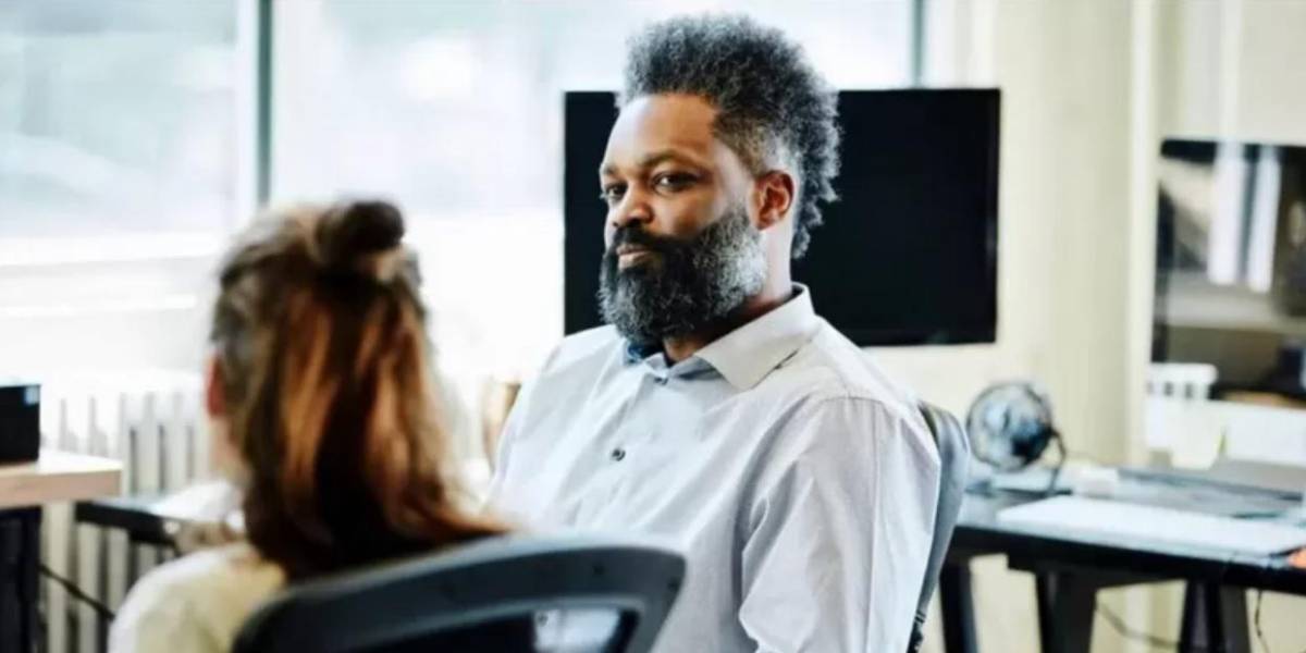 Las personas sancionadas por expresar sentimientos en el trabajo