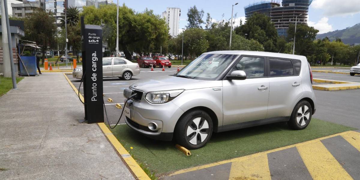 Ecuador quiere sustituir el 20 % del parque automotor público por vehículos eléctricos hasta 2028