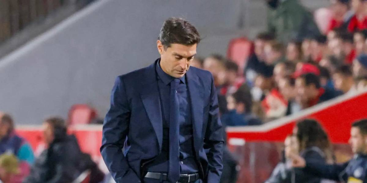 Diego Alonso es despedido por el Sevilla tras malos resultados