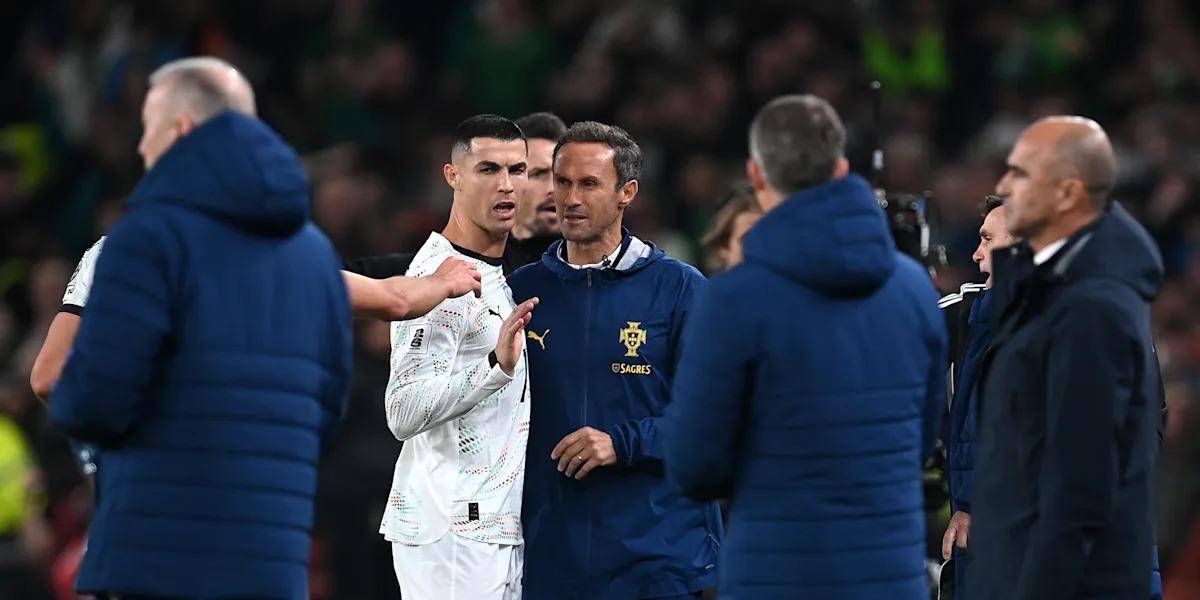 Cristiano Ronaldo fue expulsado y terminó discutiendo al salir del campo en la derrota ante Irlanda