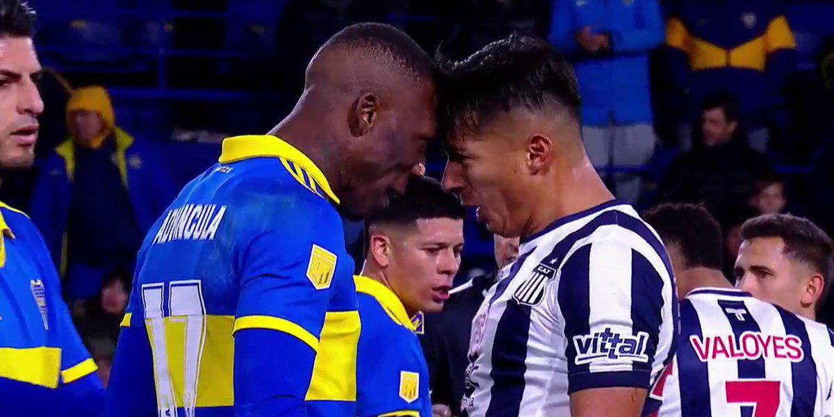 Alan Franco y su intenso careo con Luis Advíncula