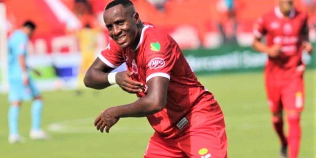 Jugador ecuatoriano Kevin Mina sufre fractura nasal y ataques raciales en Bolivia