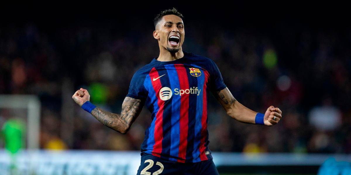 El FC Barcelona sufre pero gana y se aferra de la punta en la Liga Española