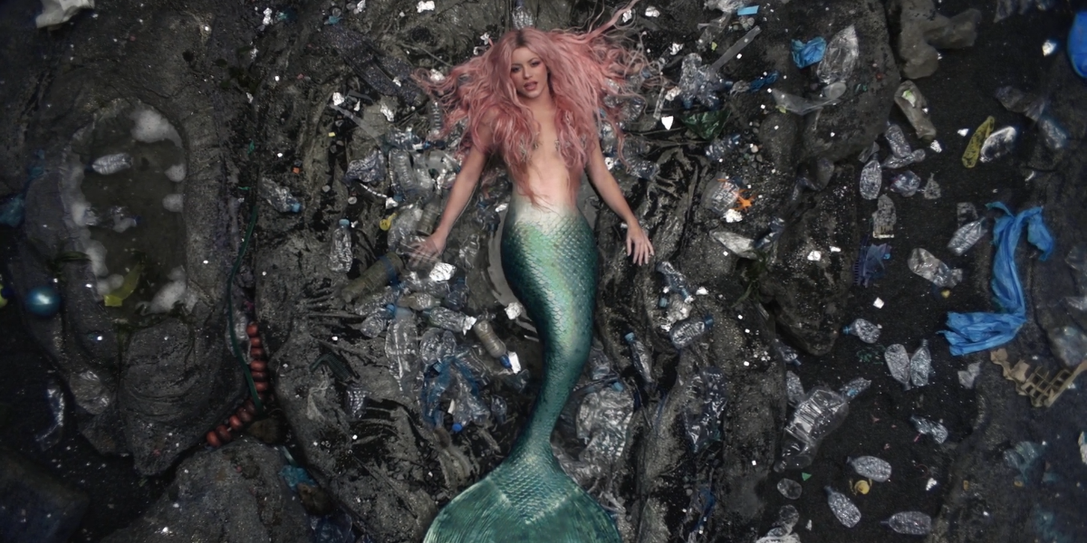 Shakira revela por qué se viste de sirena en el vídeo de Copa Vacía con Manuel Turizo