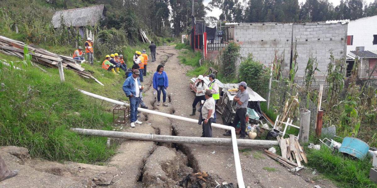 Al menos 80 familias afectadas por deslizamientos en zona rural de Sinincay en Cuenca