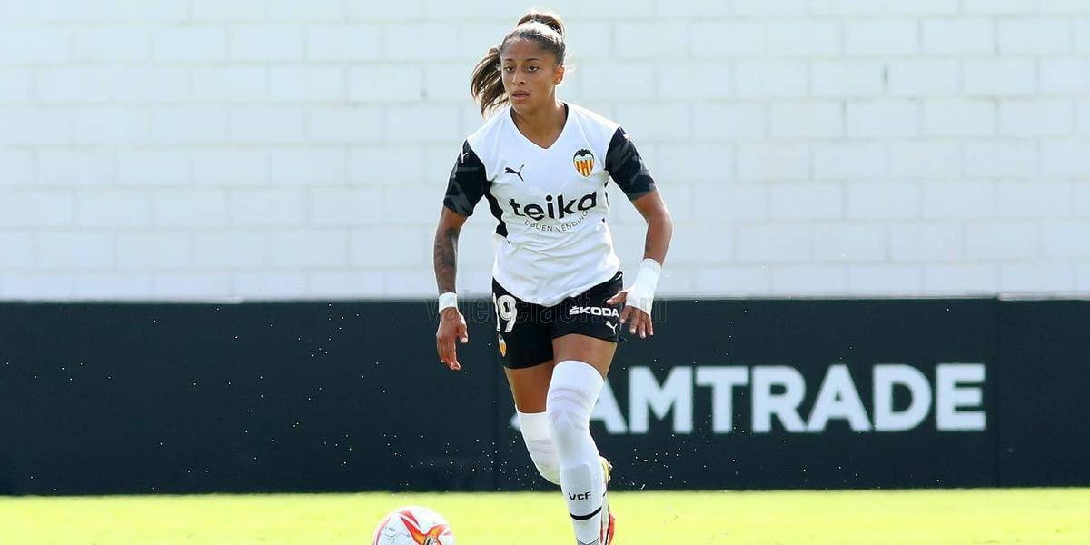 La ecuatoriana Kerlly Real supera los 100 partidos oficiales con el Valencia de España