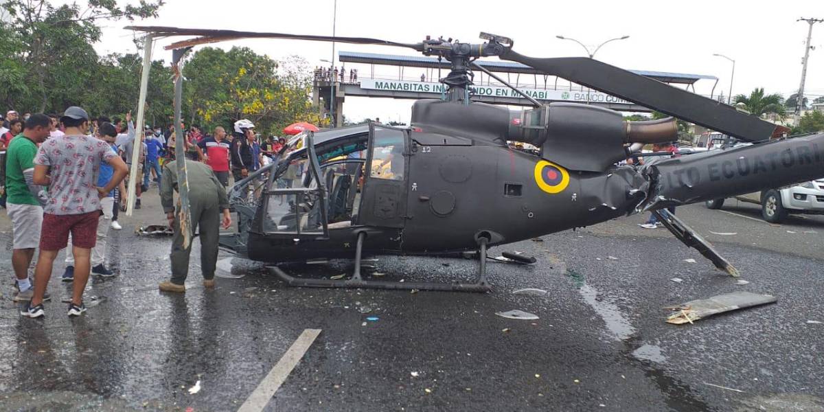 Tres heridos tras caer helicóptero en el centro de Portoviejo, en Manabí