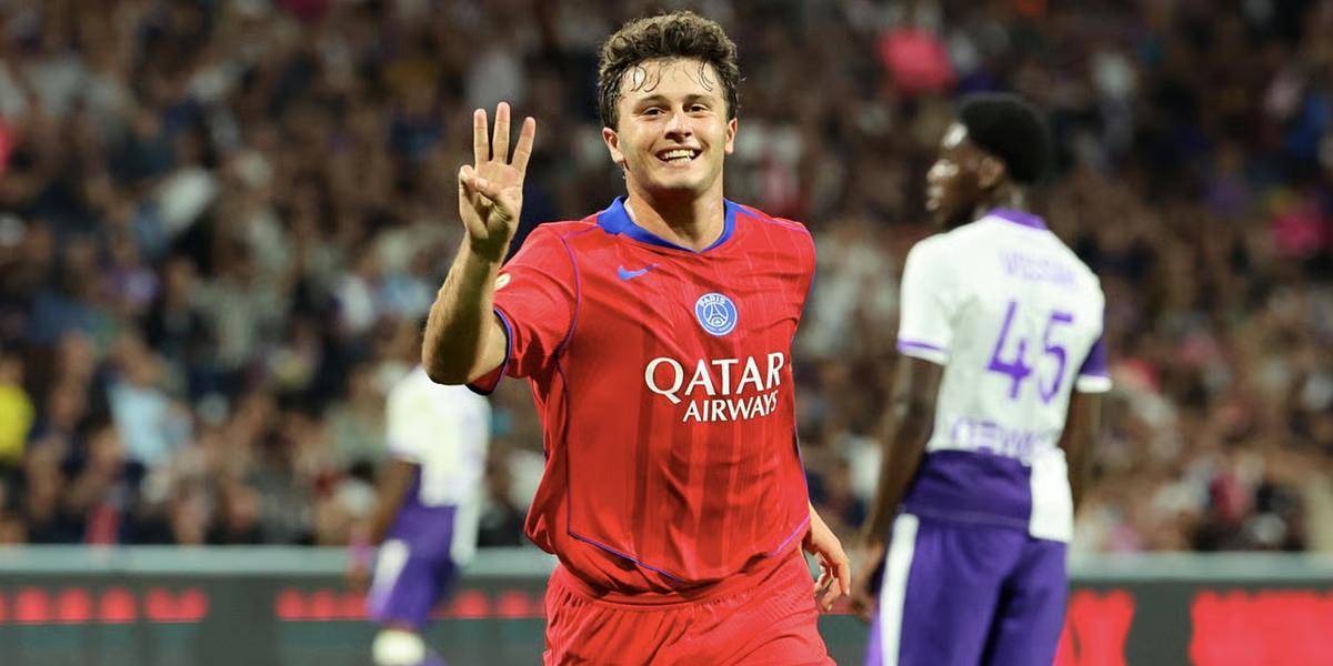 (VIDEO) Joao Neves hace historia al marcar dos goles de chilena en siete minutos