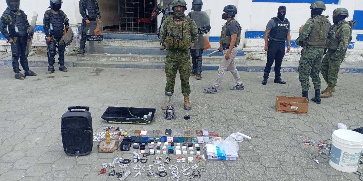 200 celulares fueron decomisados tras requisas en dos cárceles en Ecuador