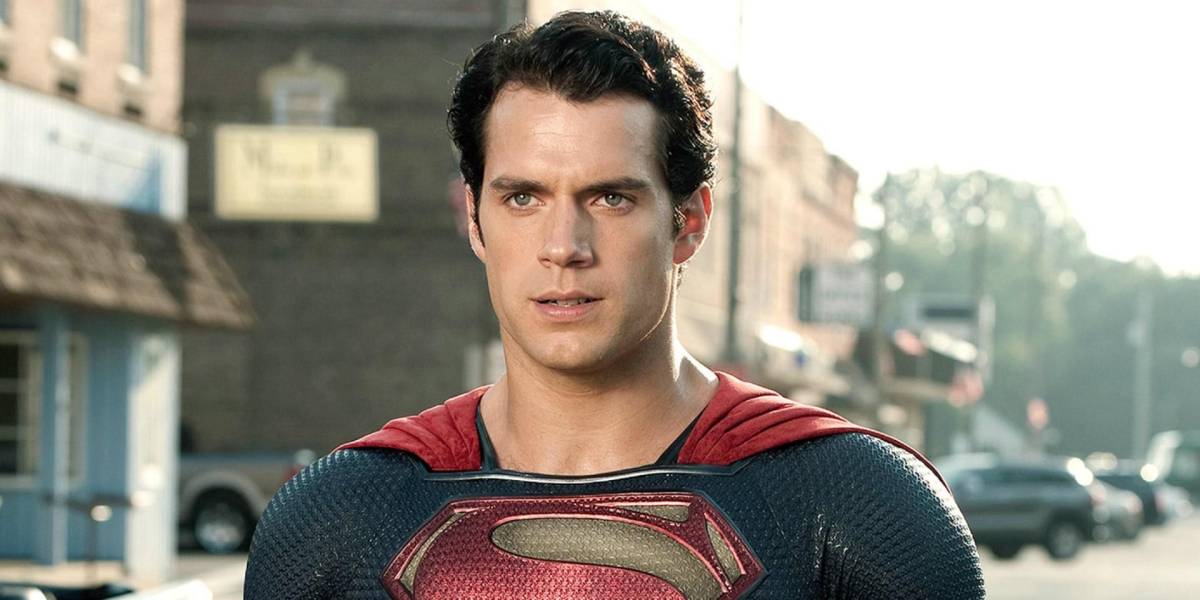 Henry Cavill confirma que será Superman y revela nuevo traje en redes