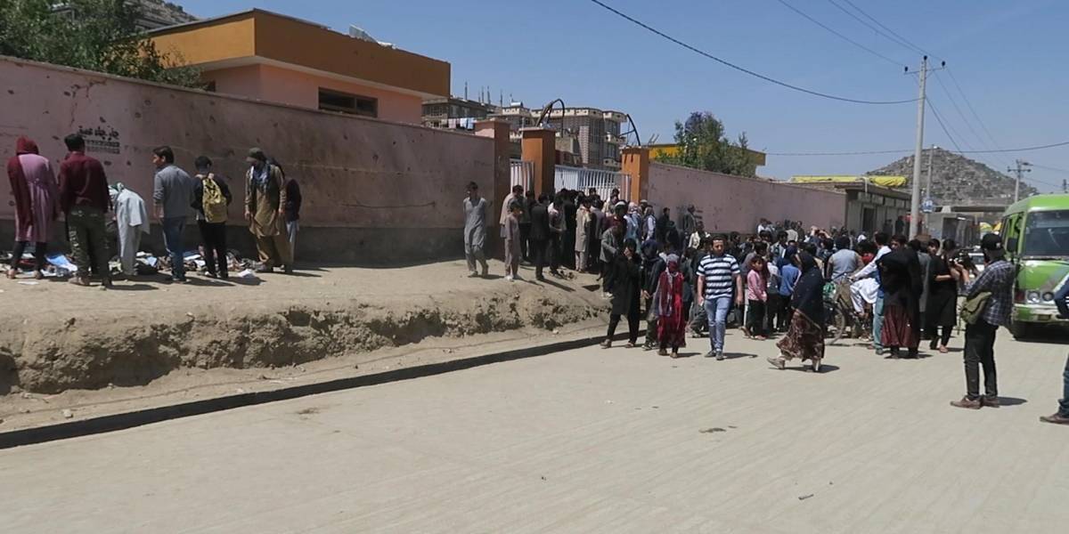 Ascienden a 63 los muertos en el atentado contra una escuela femenina en Kabul