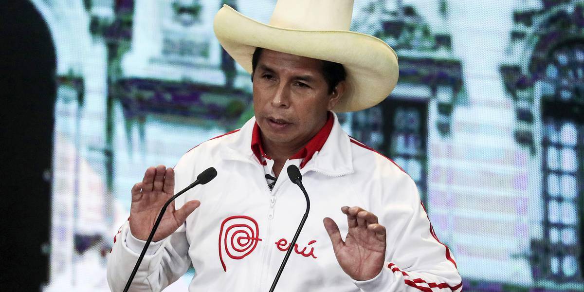 Castillo pide respeto a votación en Perú, donde ya es ganador irreversible