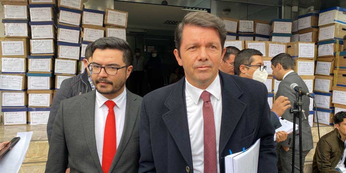 Lasso responde a pedido de revocatoria con 130 cajas de información