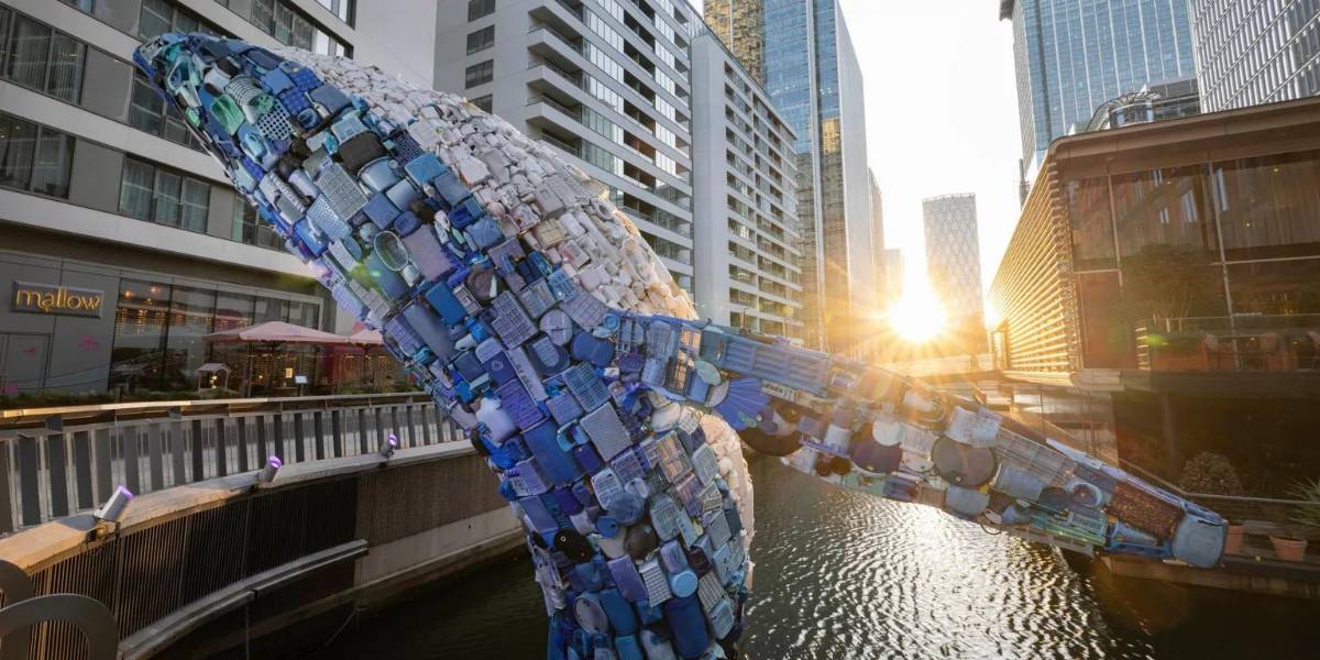 La 'ballena' de Canary Wharf, un recordatorio de los residuos plásticos