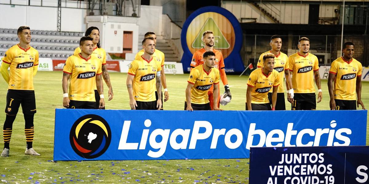 Barcelona presenta nueva camiseta y anuncia película de la 16