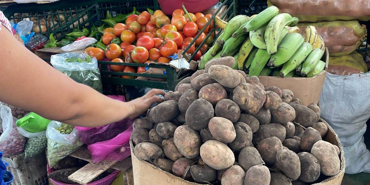 La papa, el tomate, el limón y la uva están más caros en los mercados de Guayaquil