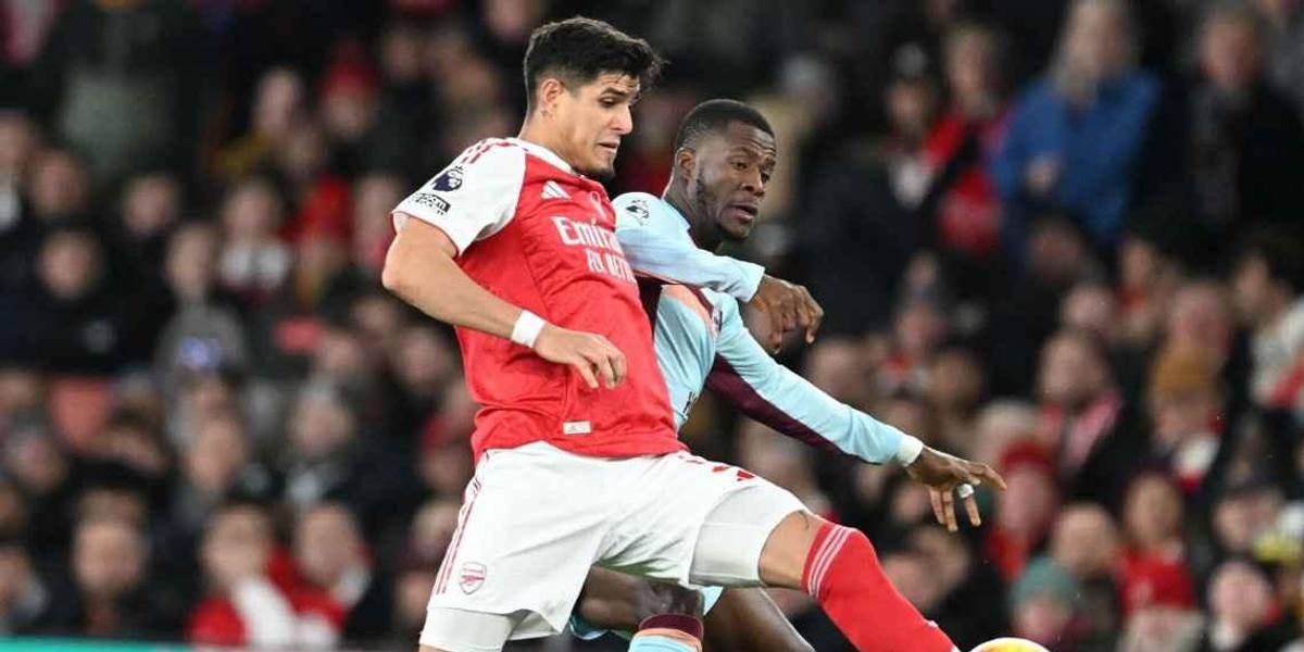 Piero Hincapié sigue resaltando en el Arsenal y recibe elogios de la prensa inglesa