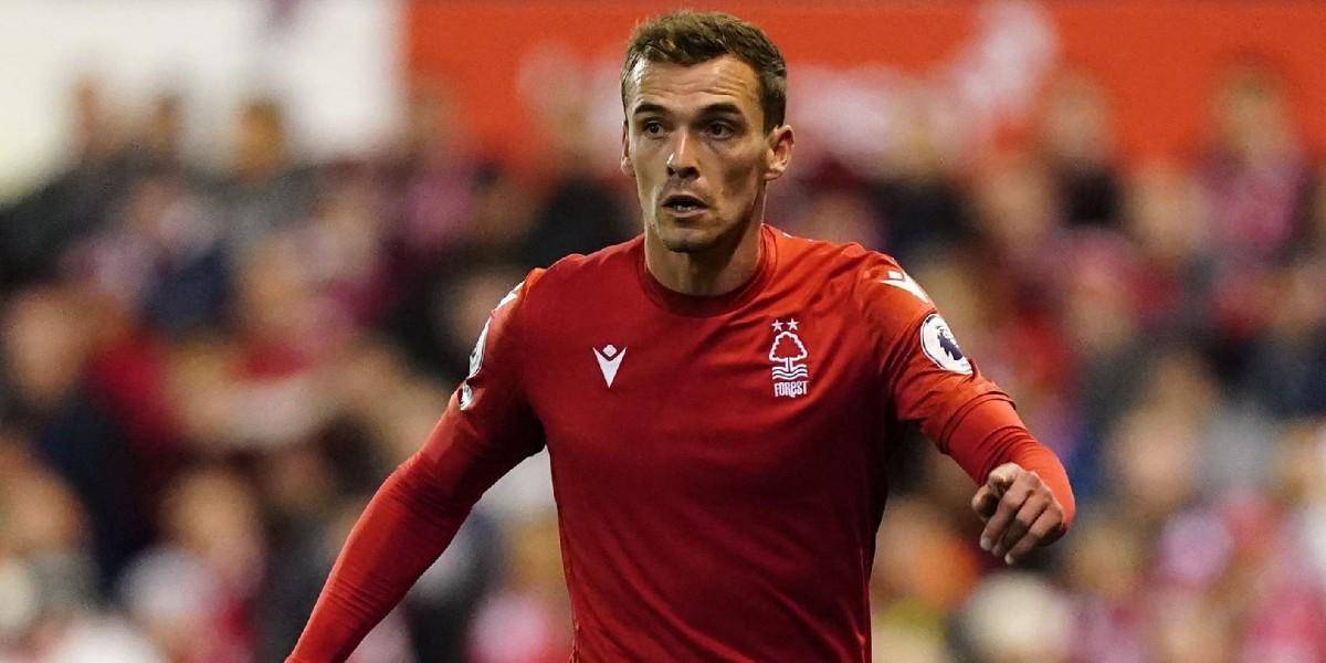 Suspenden a jugador del Nottingham Forest de la Premier League por apuestas