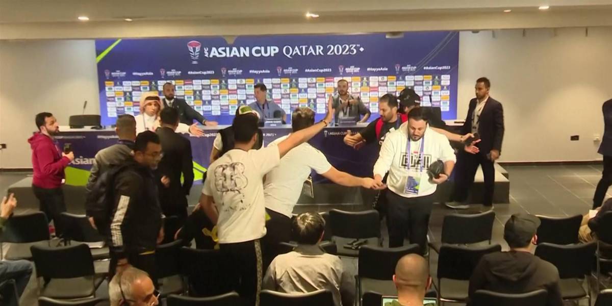 Periodistas intentan agredir al entrenador de Irak tras eliminación de la Copa Asia