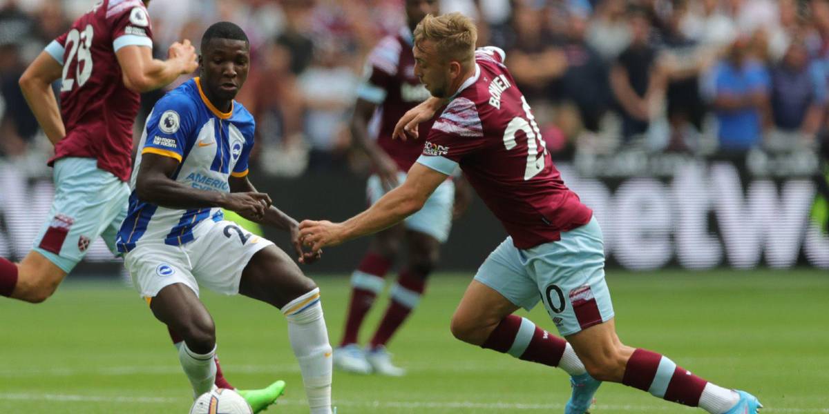 Moisés Caicedo fue titular y Pervis debutó en la victoria del Brighton