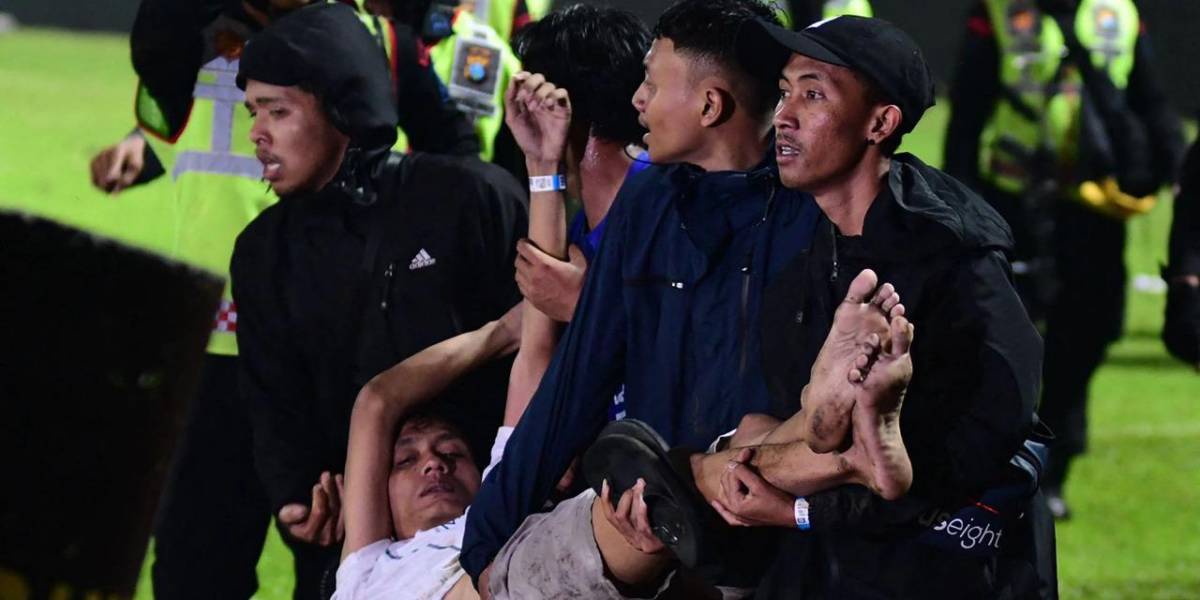 Suben a 174 los muertos tras disturbios en un partido de fútbol en Indonesia