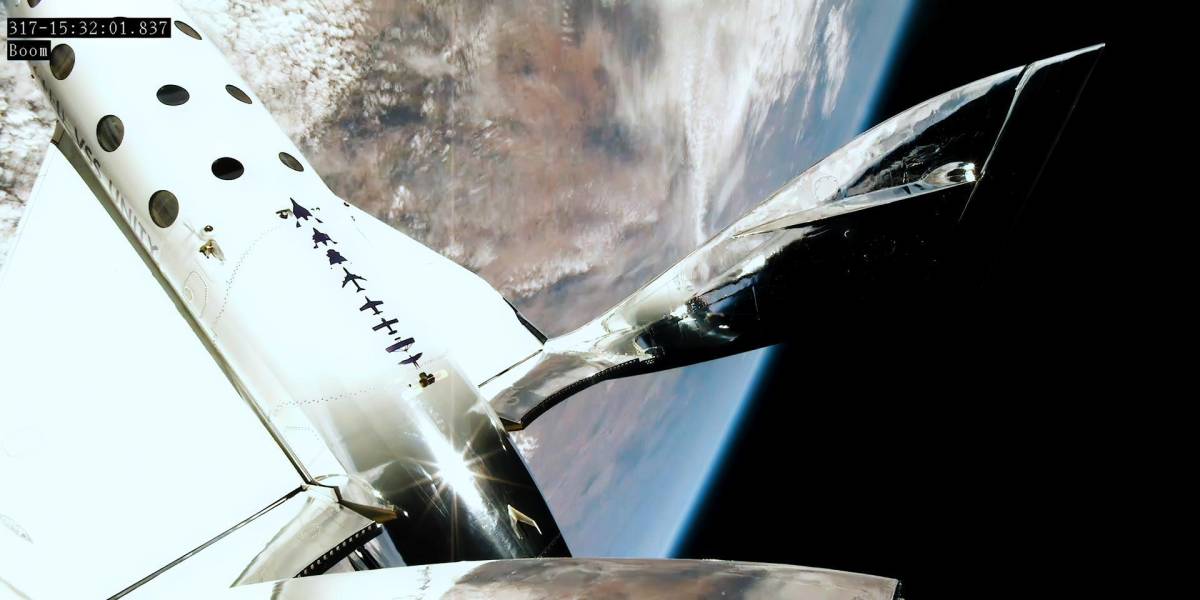 Virgin Galactic inaugura vuelos turísticos al espacio