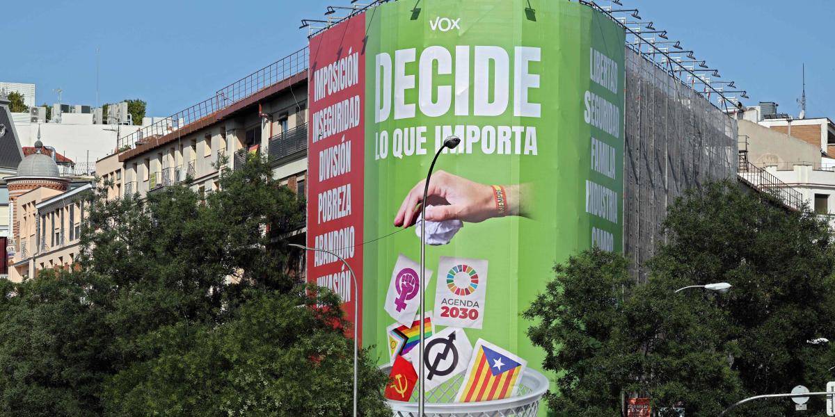 Vox retira su cartel de campaña contra los derechos LGBTIQ+ y el feminismo por orden de la Junta Electoral en España