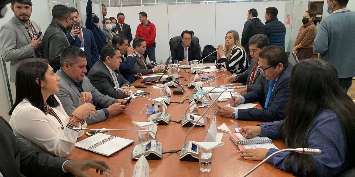 La oposición gana terreno en la Comisión de Fiscalización