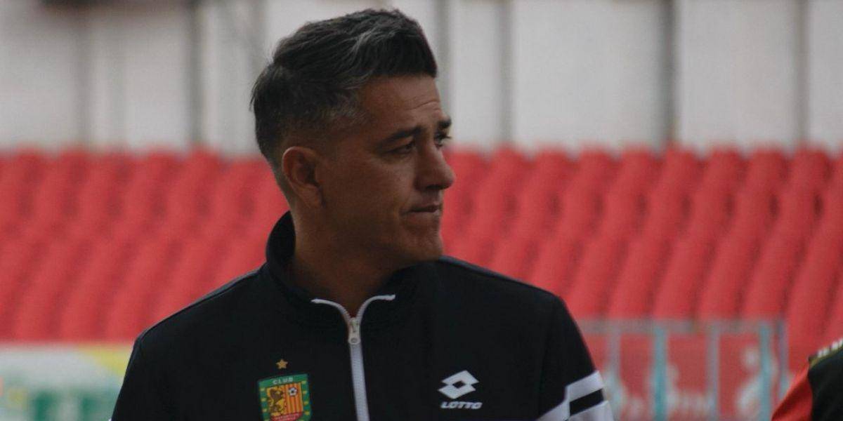 Norberto Araujo descarta salida a Perú y decide continuar al mando de Deportivo Cuenca