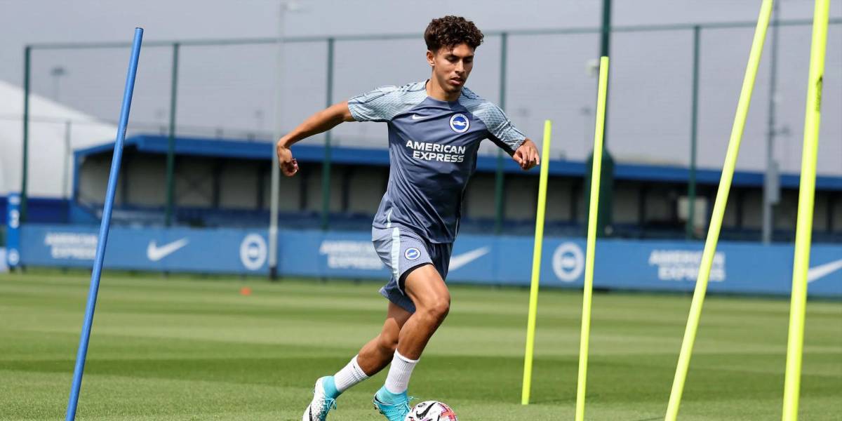 Jeremy Sarmiento regresa al Brighton, tras su paso por el West Bromwich