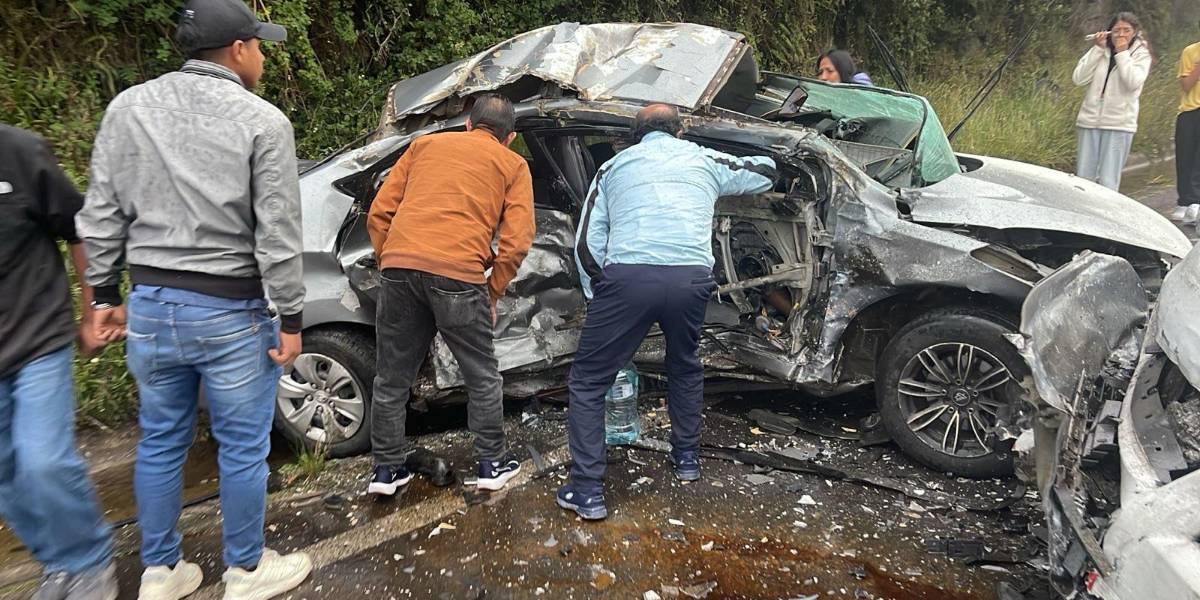 Napo: dos fallecidos dejó choque en la vía a Papallacta
