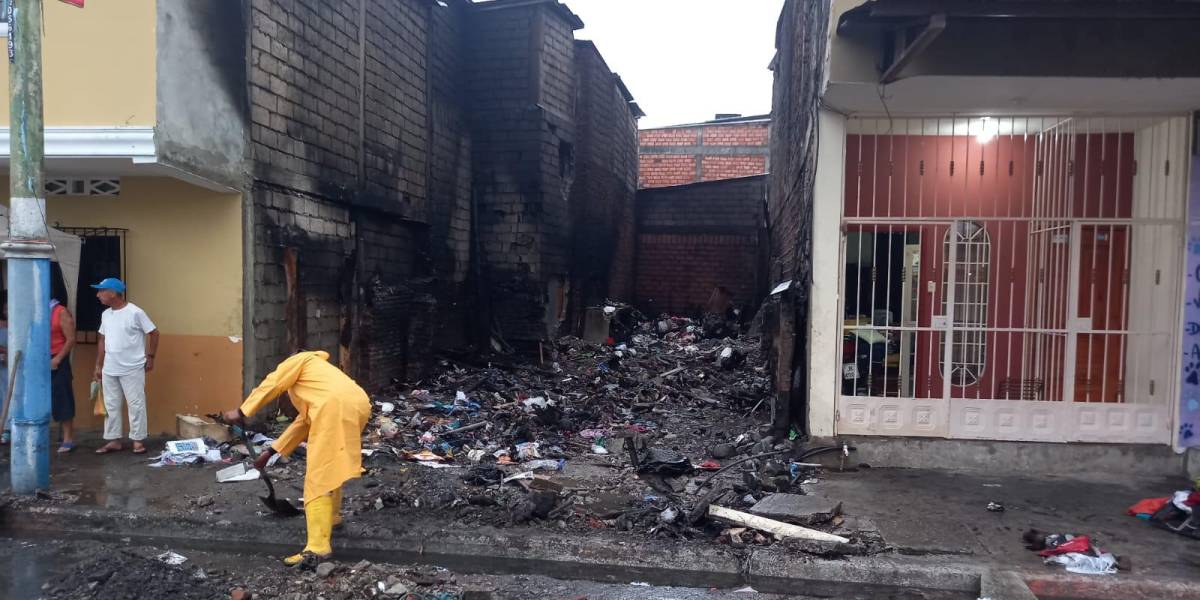 Incendio en Yaguachi, Guayas, deja a familia en la calle