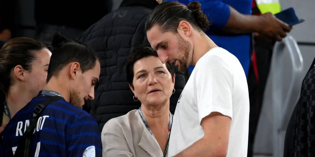 La madre y agente de Adrien Rabiot arremete contra el Marsella