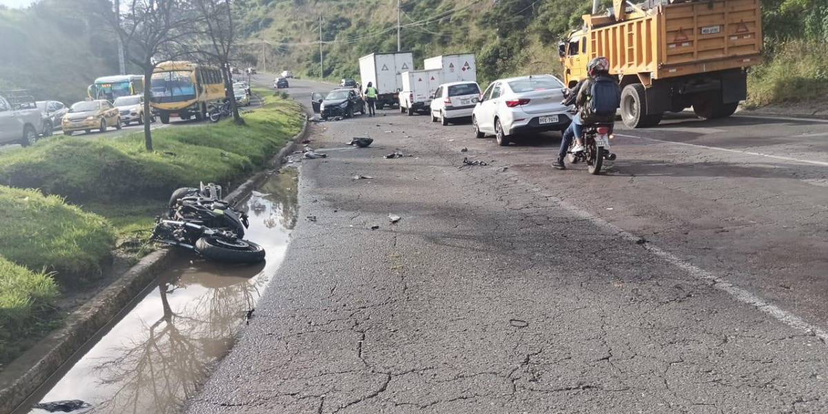 Un hombre murió tras choque entre una moto y un automóvil en la avenida Simón Bolívar