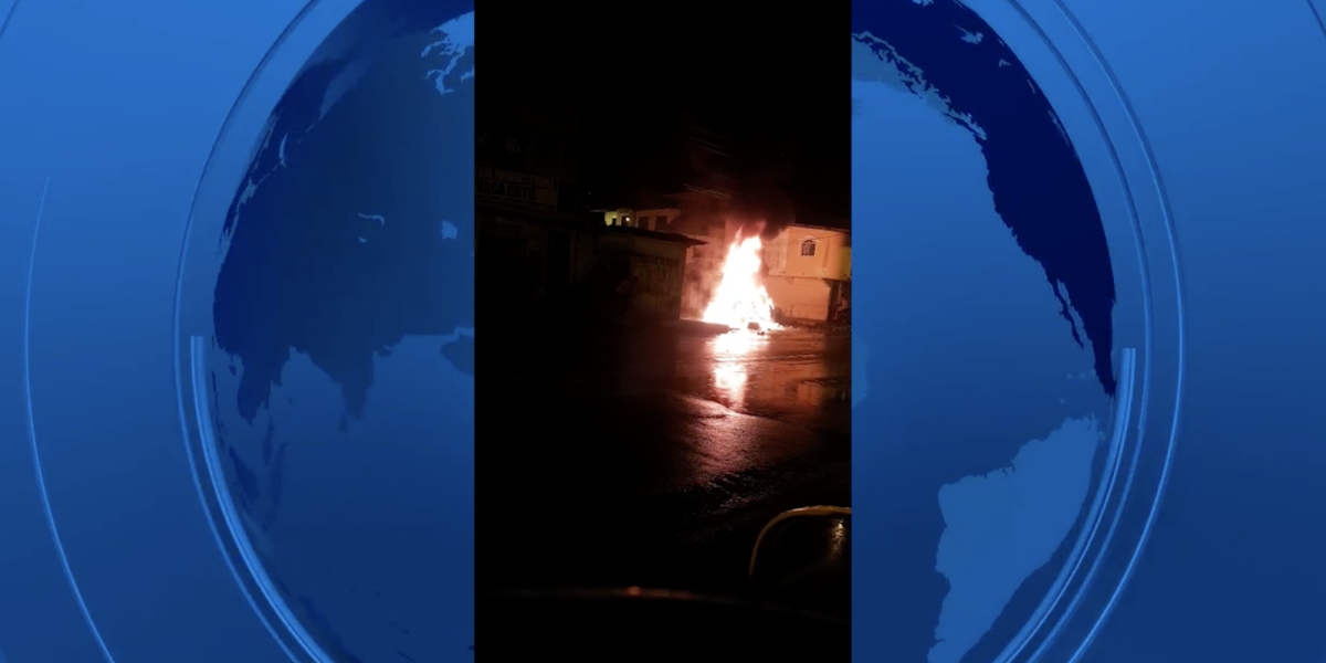 Detonaciones, dos carros quemados y un exfiscal asesinado en menos de 24 horas en Esmeraldas
