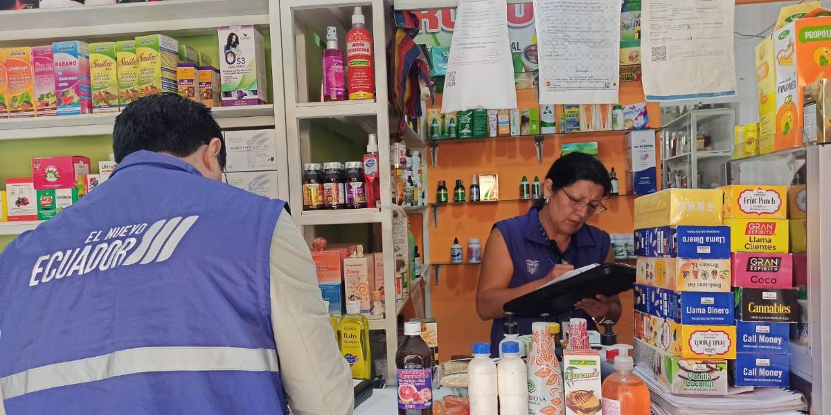 Arcsa clausuró una tienda naturista en Gualaceo que funcionaba como consultorio médico clandestino