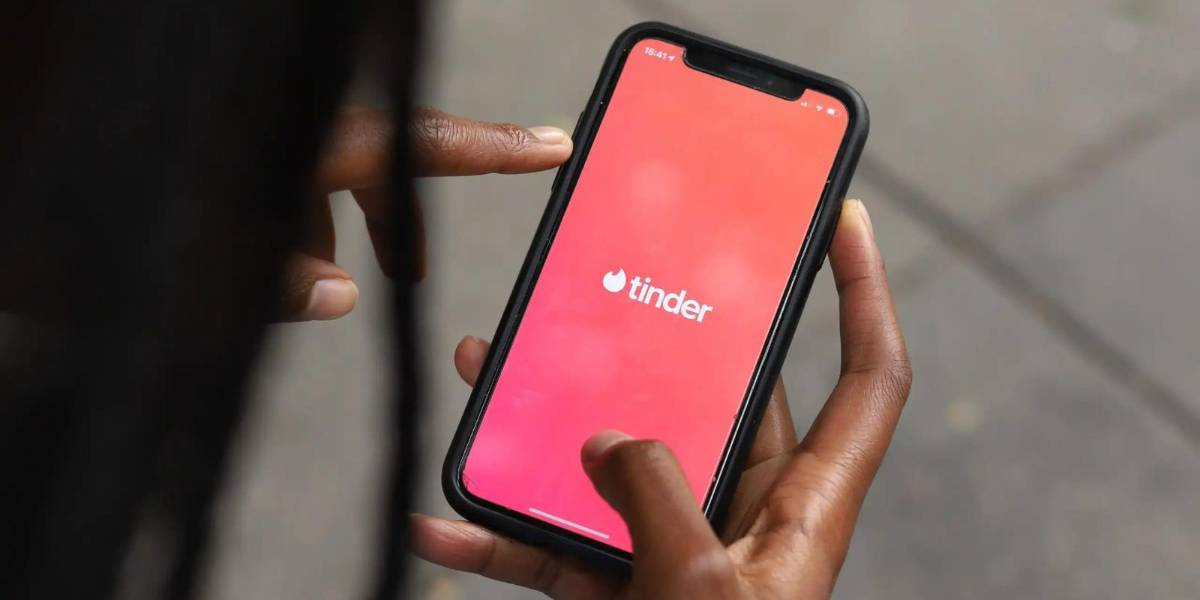 Estafa millonaria tras un romance por Tinder: Hombre engañó a su pareja con USD 16 millones