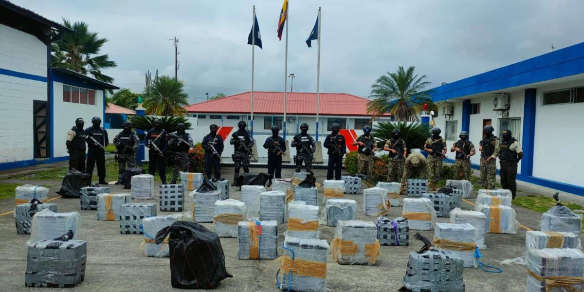 La Armada capturó en Galápagos una lancha con 1,7 toneladas de cocaína