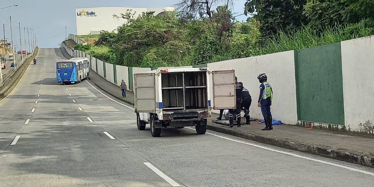 Una adulta mayor murió arrollada por un bus de la línea 13, en el norte de Guayaquil