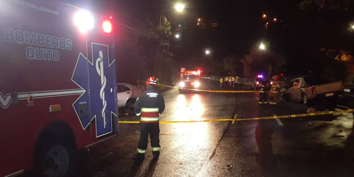 Quito: fatal accidente en la madrugada dejó dos muertos y dos heridos
