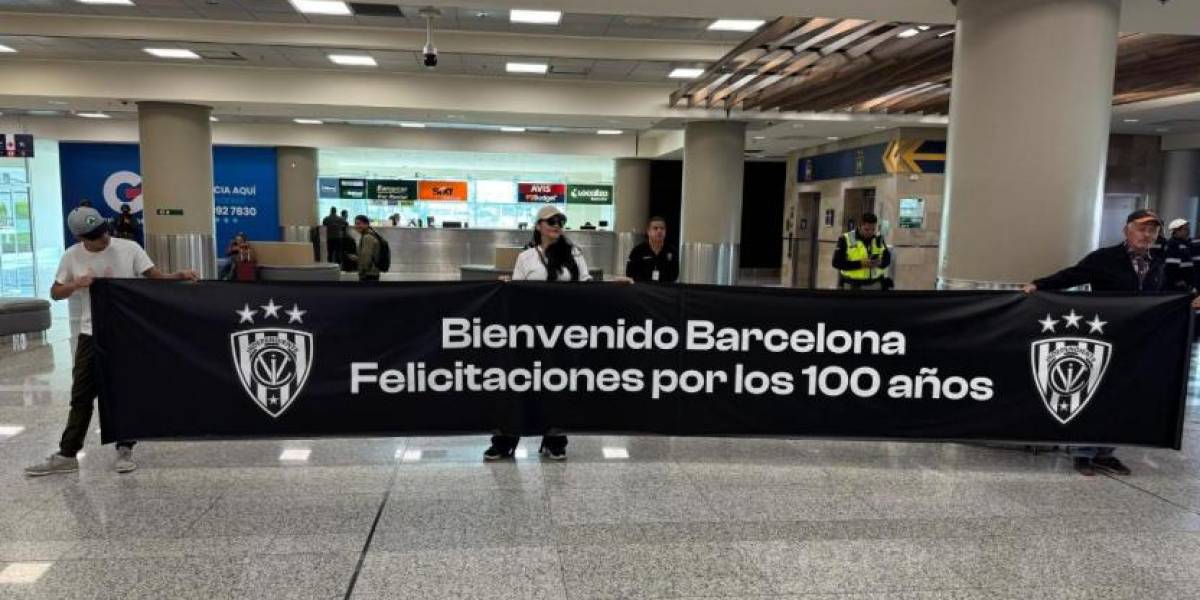 Independiente del Valle cumplió su promesa y recibió a Barcelona SC con una amistosa pancarta
