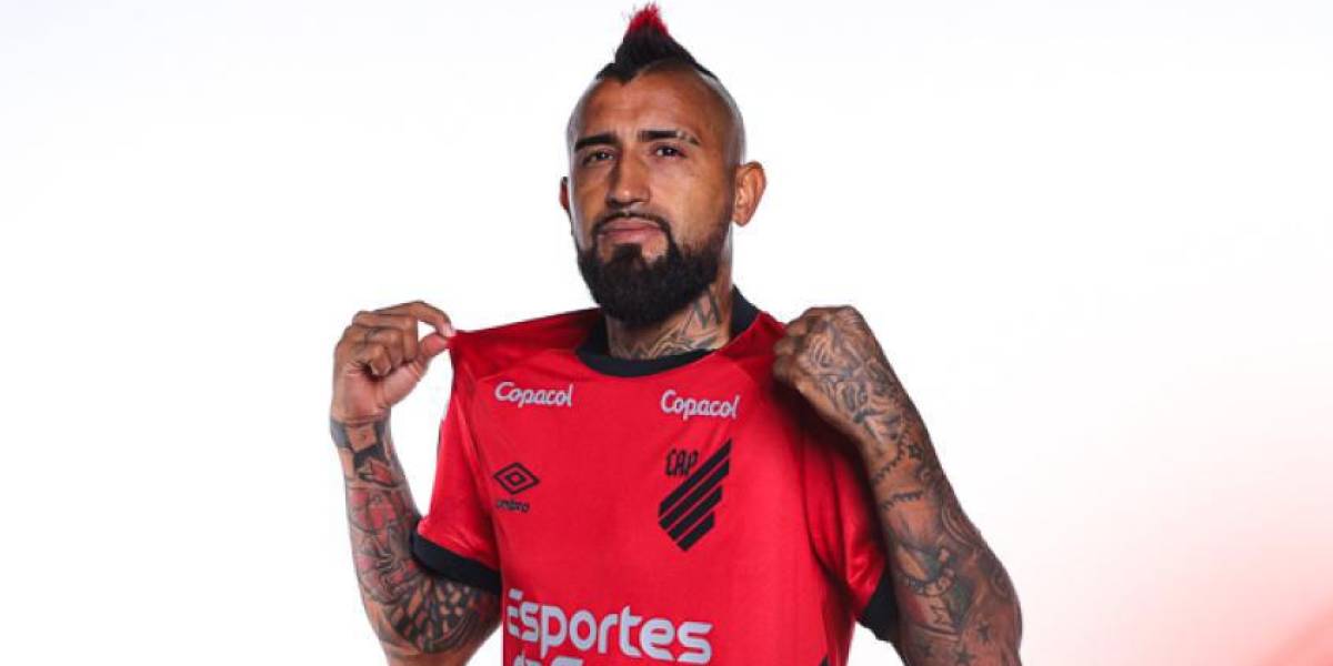 El Athletico Paranaense oficializa el fichaje del chileno Arturo Vidal