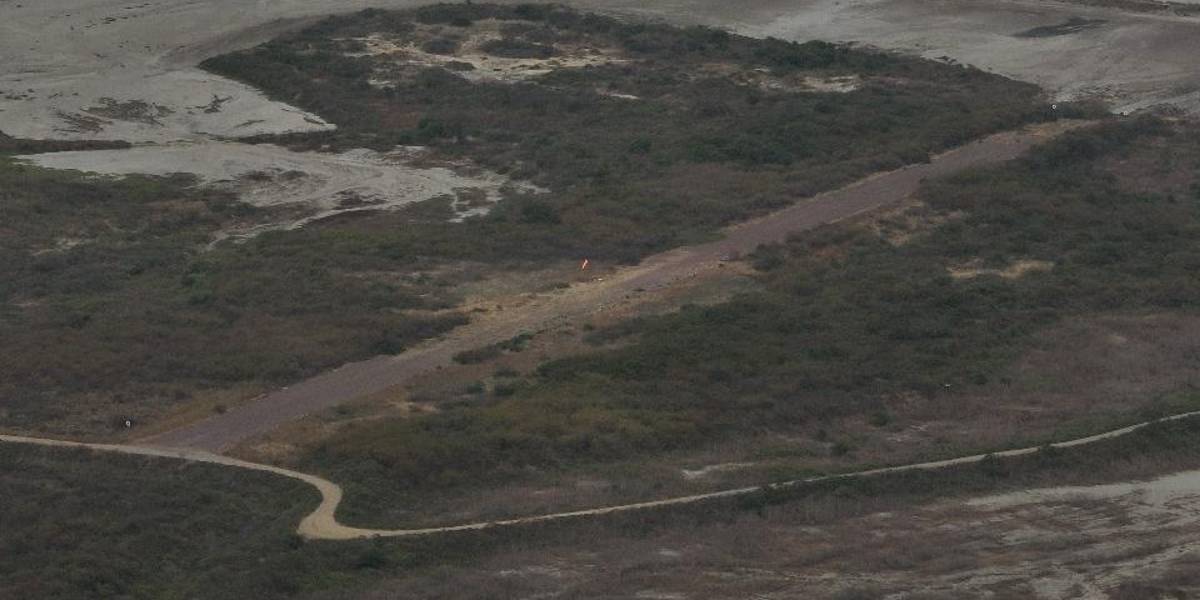 La pista aérea alrededor de una playa de Guayas pertenece a una empresa camaronera