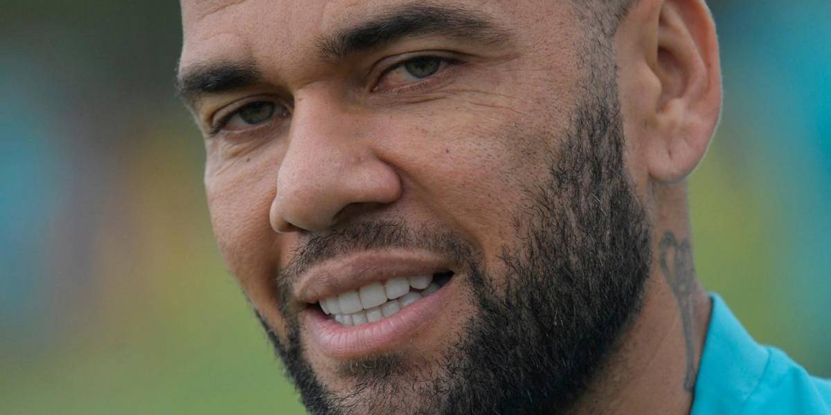 Dani Alves usa como último argumento a sus hijos para recuperar su libertad en España