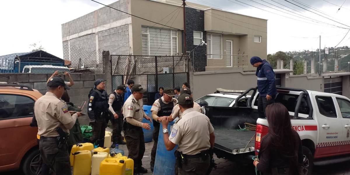 Quito: 1 000 litros de alcohol sin registro sanitario se decomisan en San José de Monjas