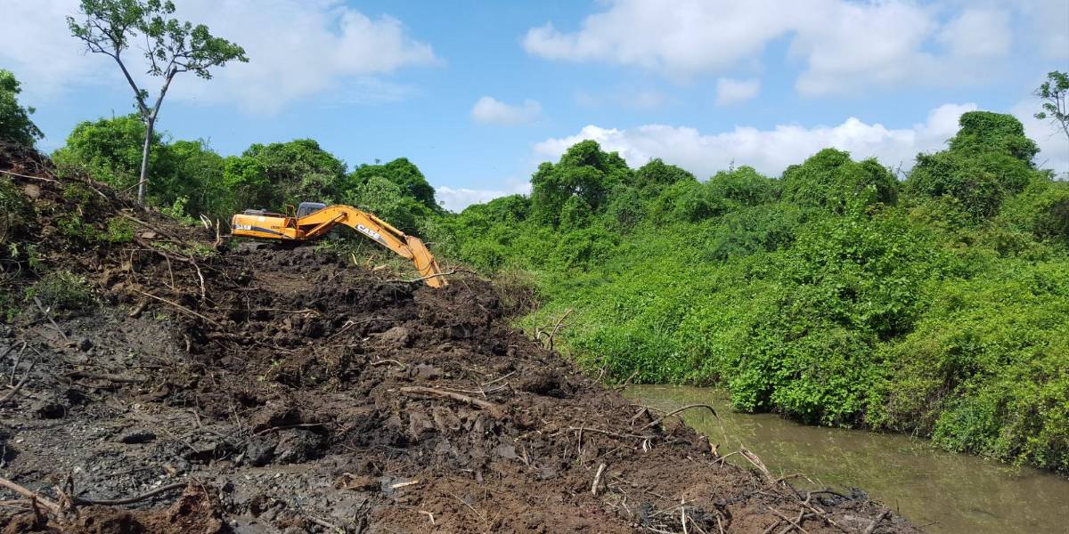 80 familias damnificadas por el desbordamiento del río Chongón en Guayaquil