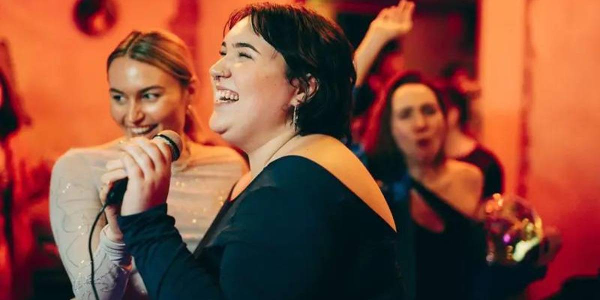 Cantar con otros puede ser más beneficioso que cantar solos.