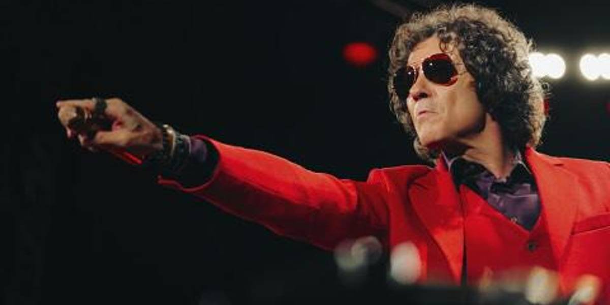 VIDEO | Enrique Bunbury estalla en pleno concierto en Quito por el uso de celulares: “Hacen que el show sea peor”