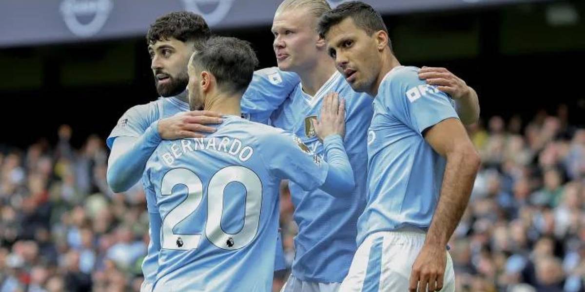 El Manchester City golea y se mantiene líder en la Premier League
