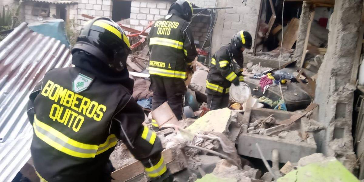 Quito: tres viviendas destruidas y cuatro heridos por una deflagración por acumulación de gas